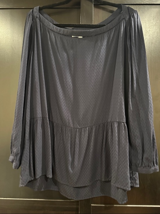 LOFT Tops - LOFT Navy Textured Peplum Blouse